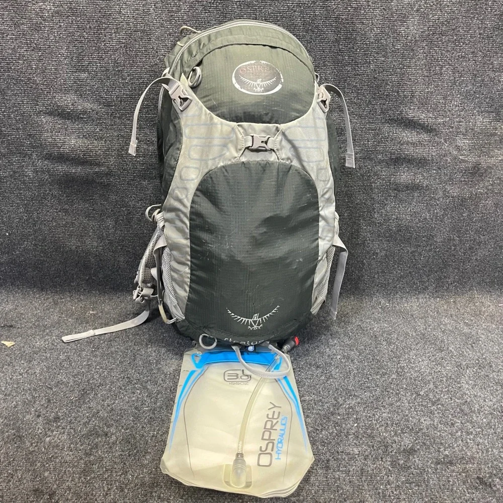 Osprey Stratos 24 Green Hiking Backpack w/ Osprey Hydeo 3.0L Hydration Reservoir