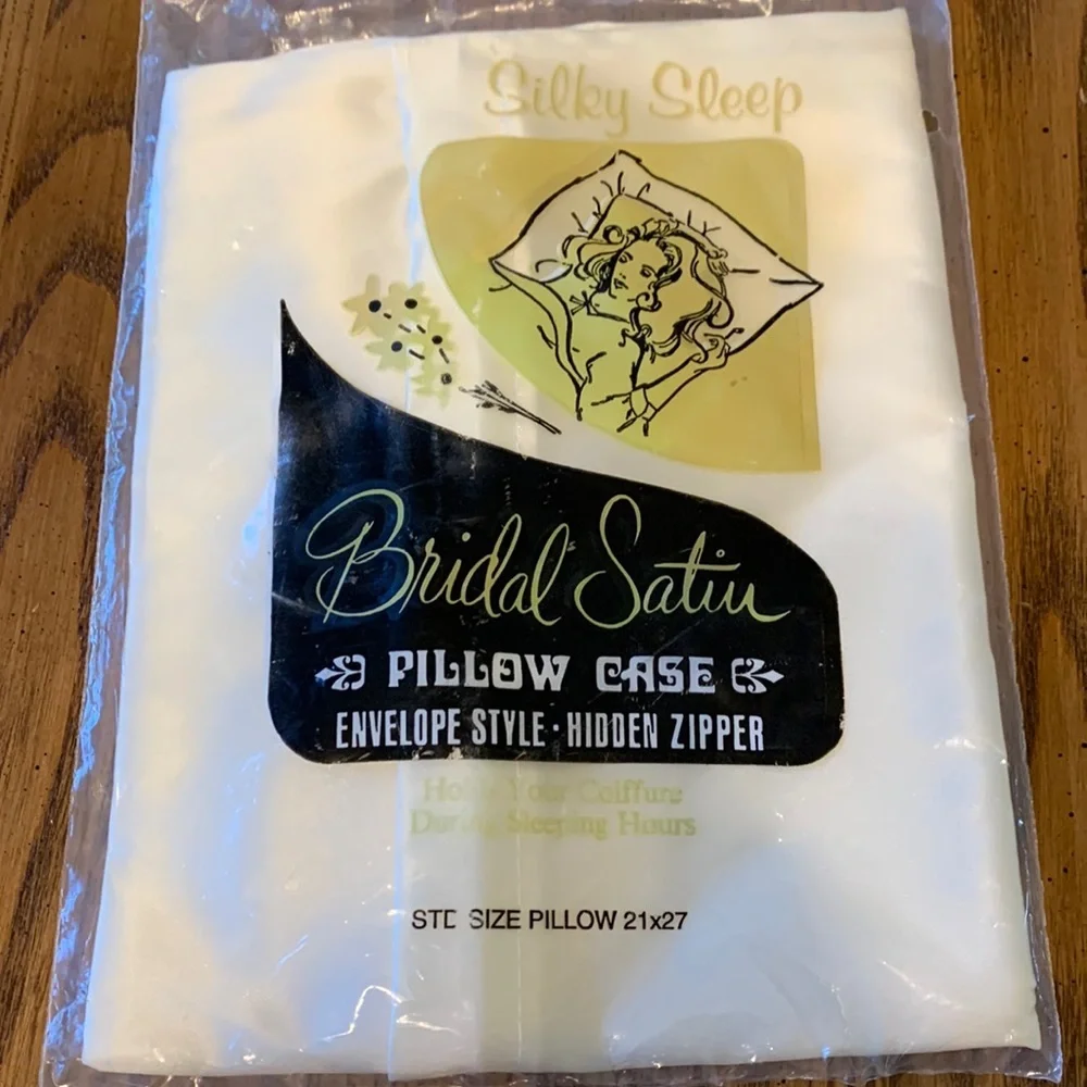 VINTAGE BRIDAL SATIN PIILLOWCASE‎ COVER STANDARD SIZE CREAM KEEPS HAIR IN PLACE