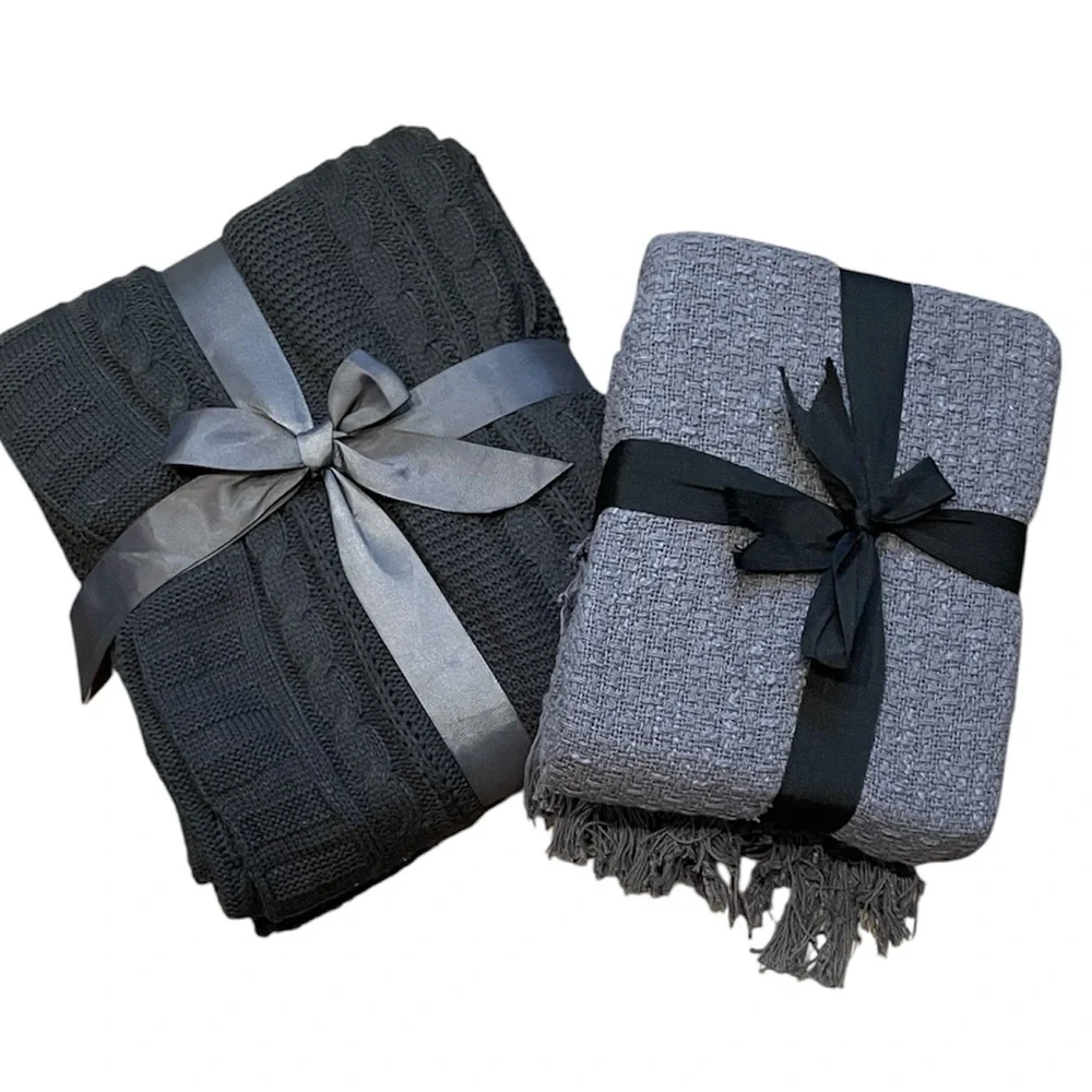 Set Of‎ 2 Throw Blankets Gray Woven and Cable Knit