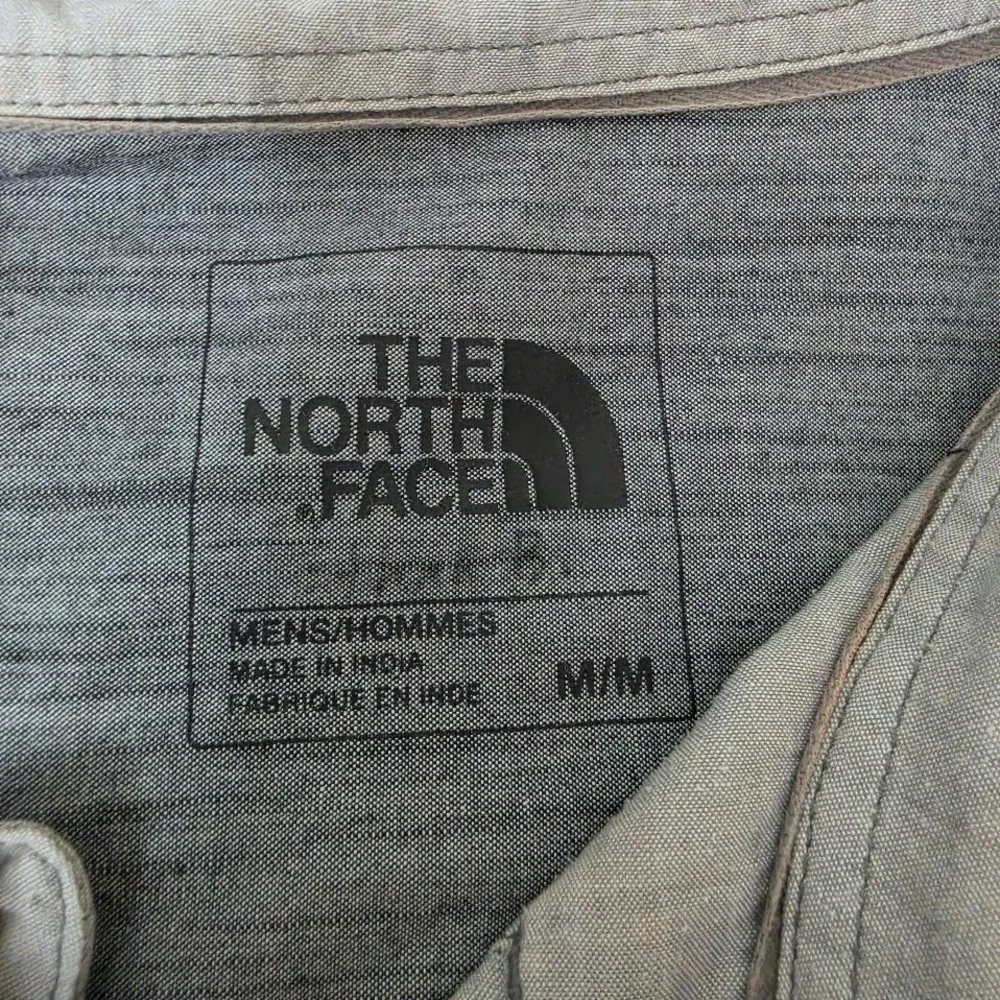 The North Face Color Block Mens Short Sleeve Button Down Shirt Gray Size Medium