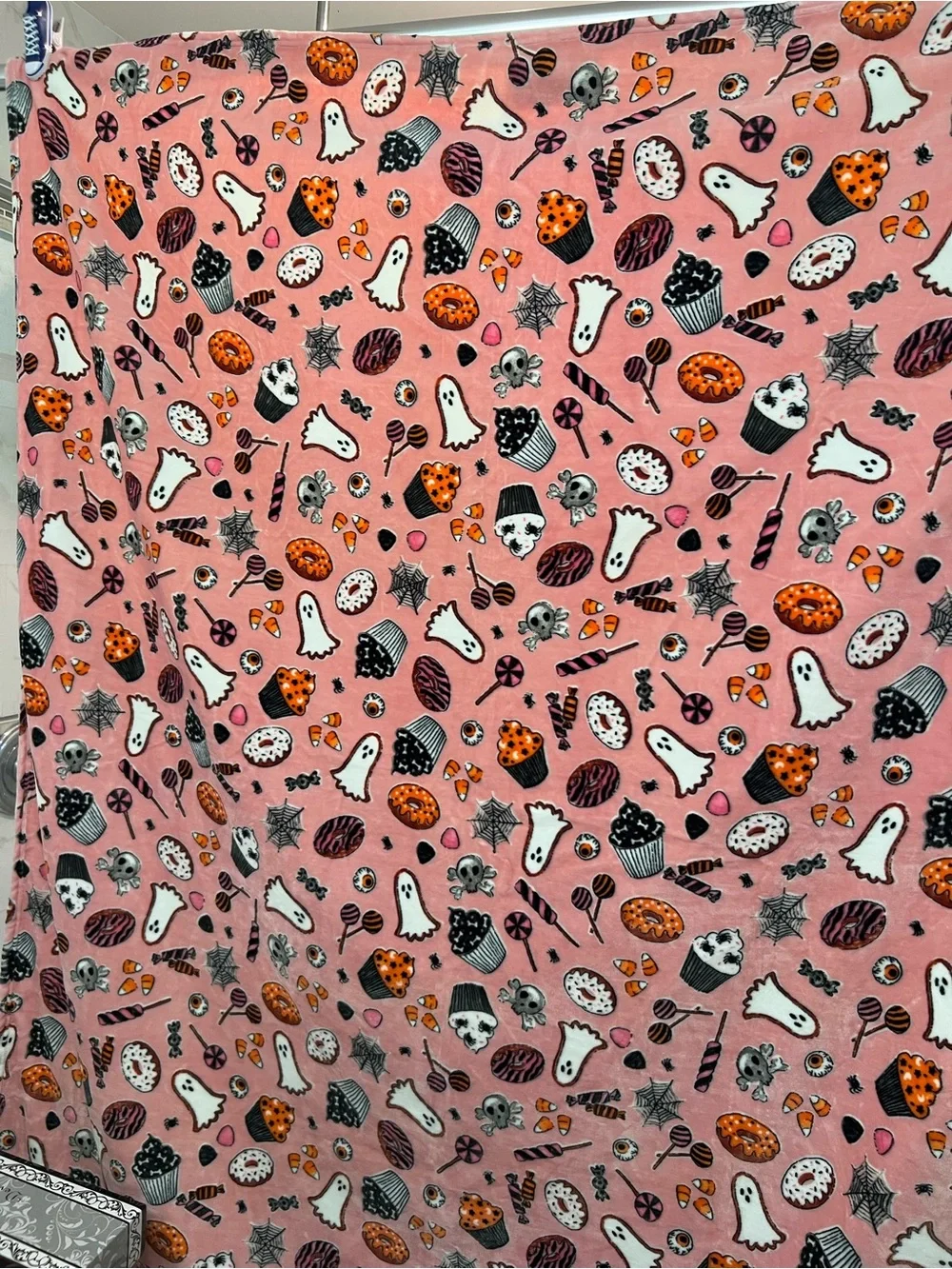 Isaac Mizrahi Pink Halloween Ghosts & Sweets Plush Throw Price Firm New!