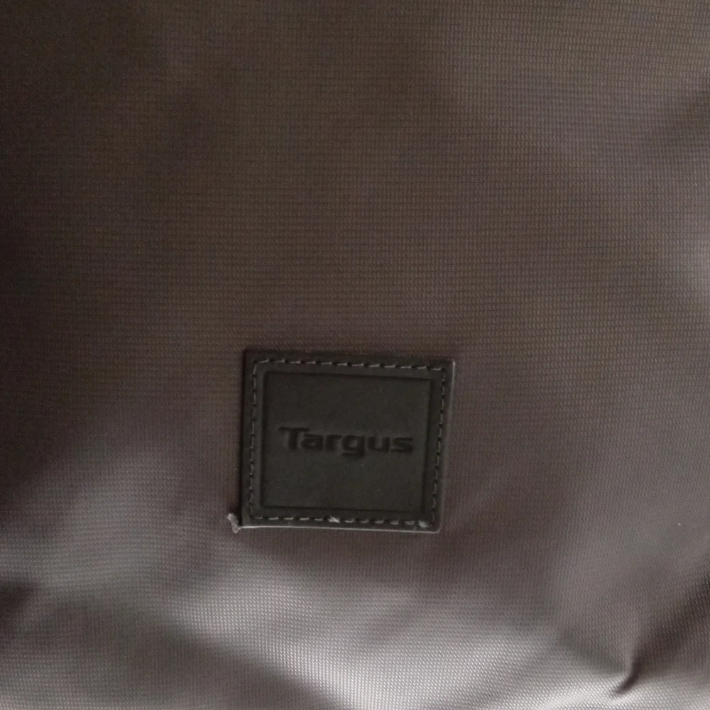 Targus travel pattern easily