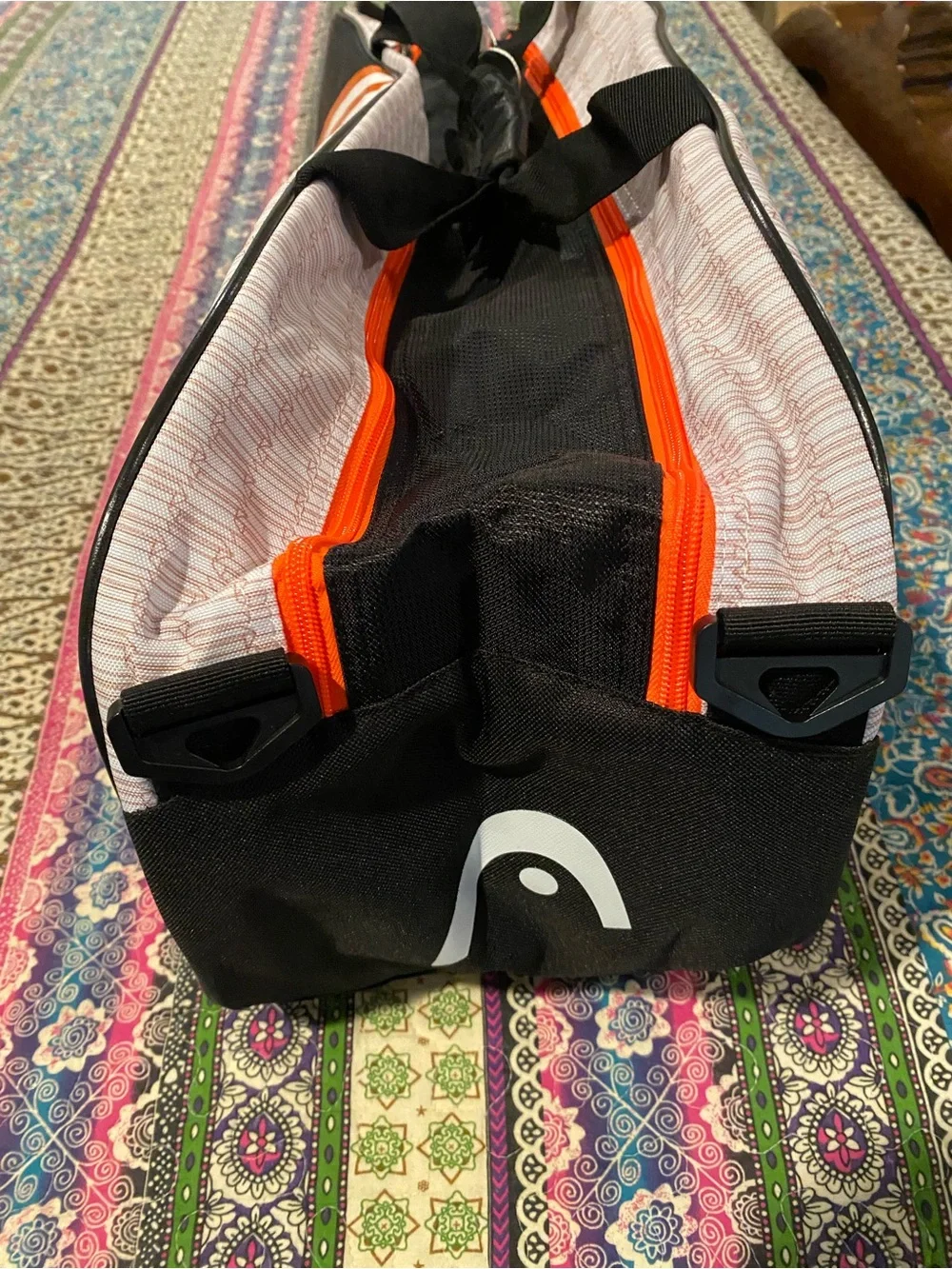 Head spacious duffel