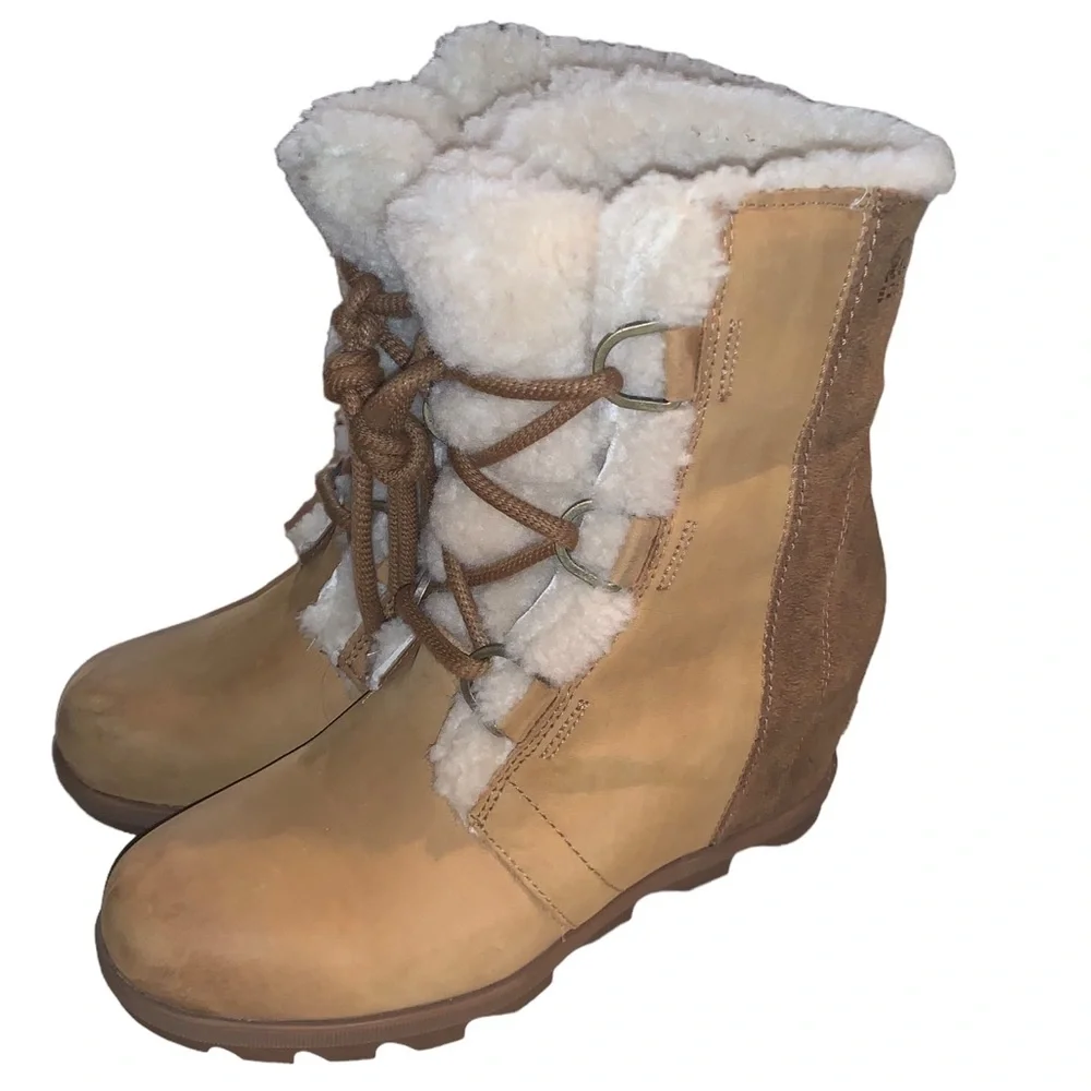 Sorel Lace Up Hidden Wedge Women’s Boots w/ shearling Light Tan Size 9