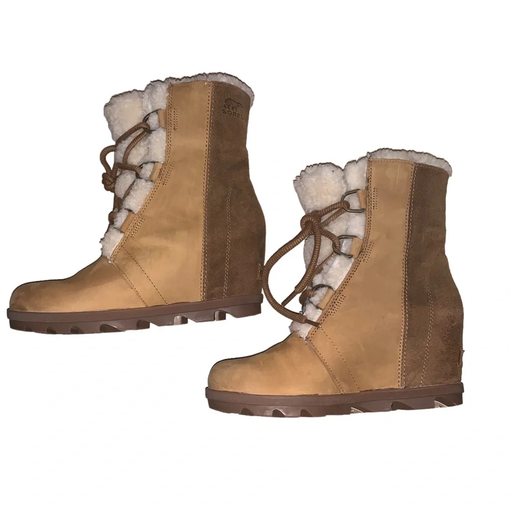 Sorel lace up