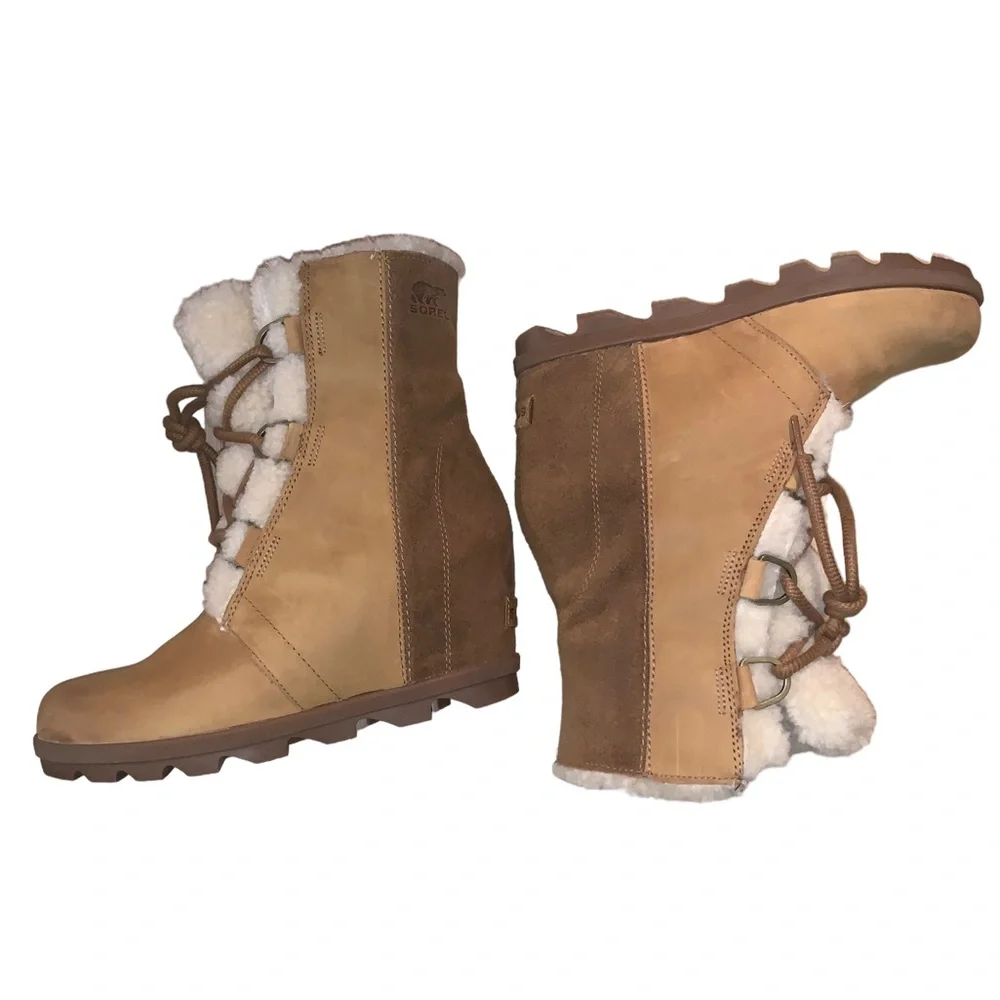 Sorel lace up