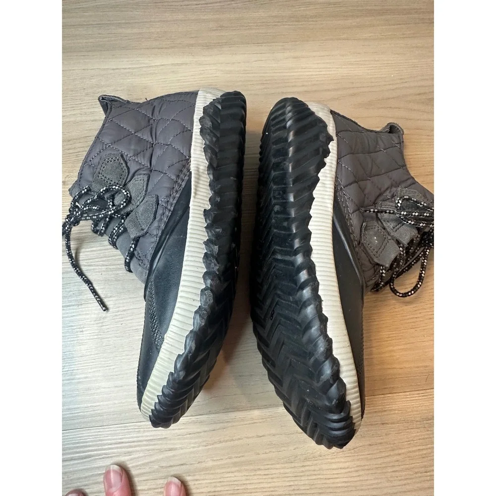 Sorel light waterproof
