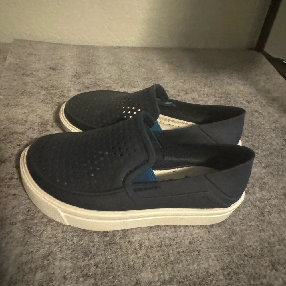 CROCS questions leave