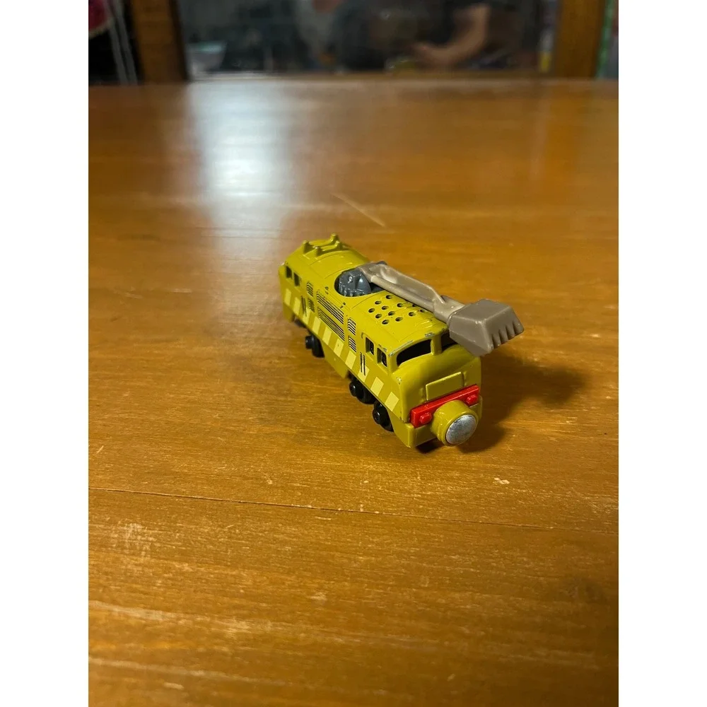 Thomas & Friends Take-n-Play Diesel 10 Die-Cast Metal Magnetic‎ Engine Train Toy