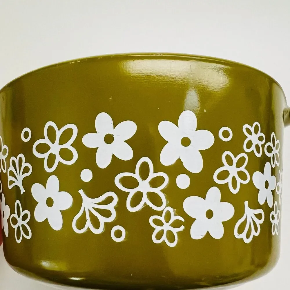 PYREX Green White Spring Blossom Crazy Daisy 473 Casserole Dish 1 Qt. With Lid
