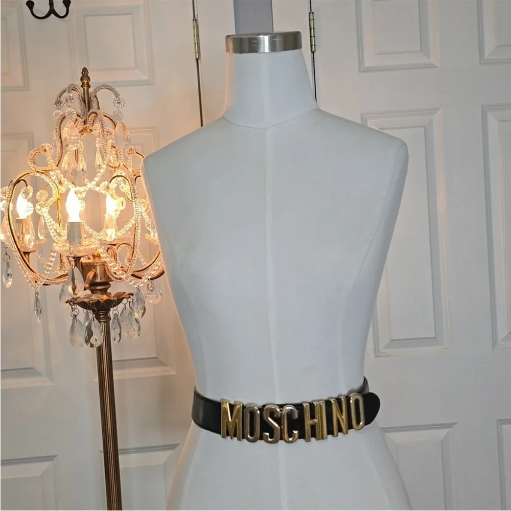 Moschino smooth black statement