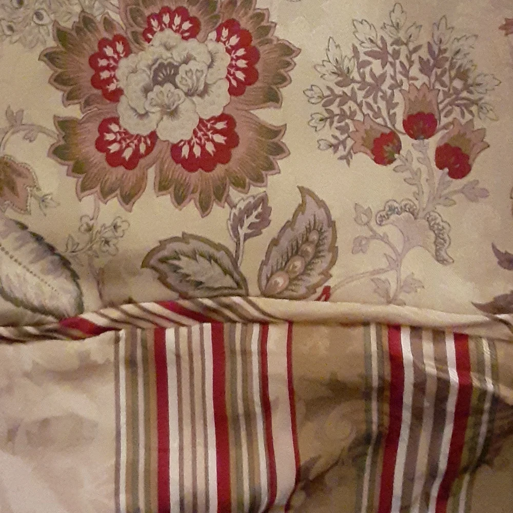 Waverly valance red trim