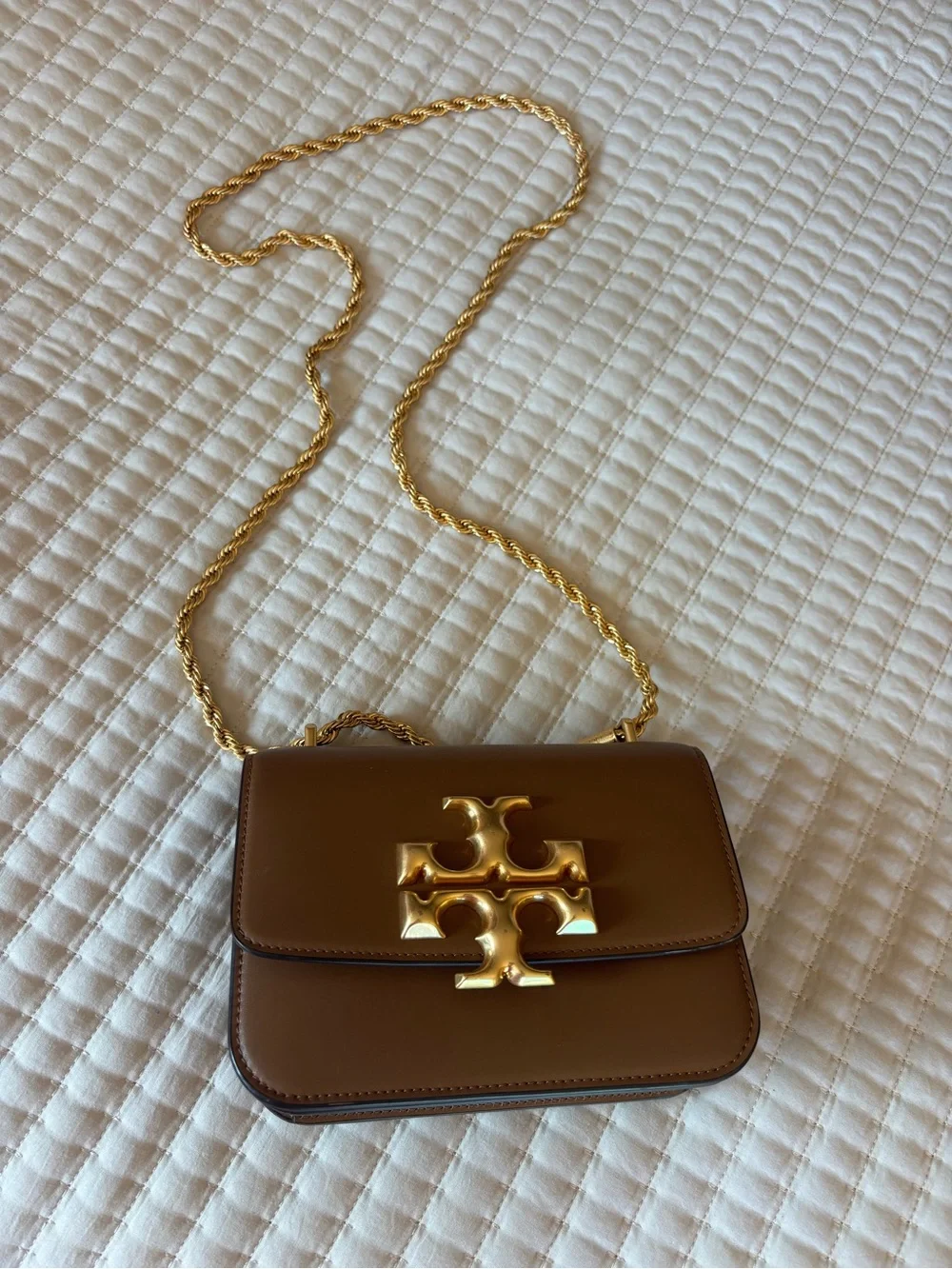 Tory Burch compact tory