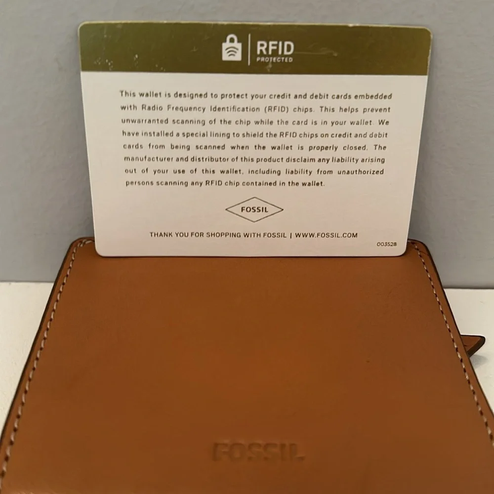 Fossil details material credit