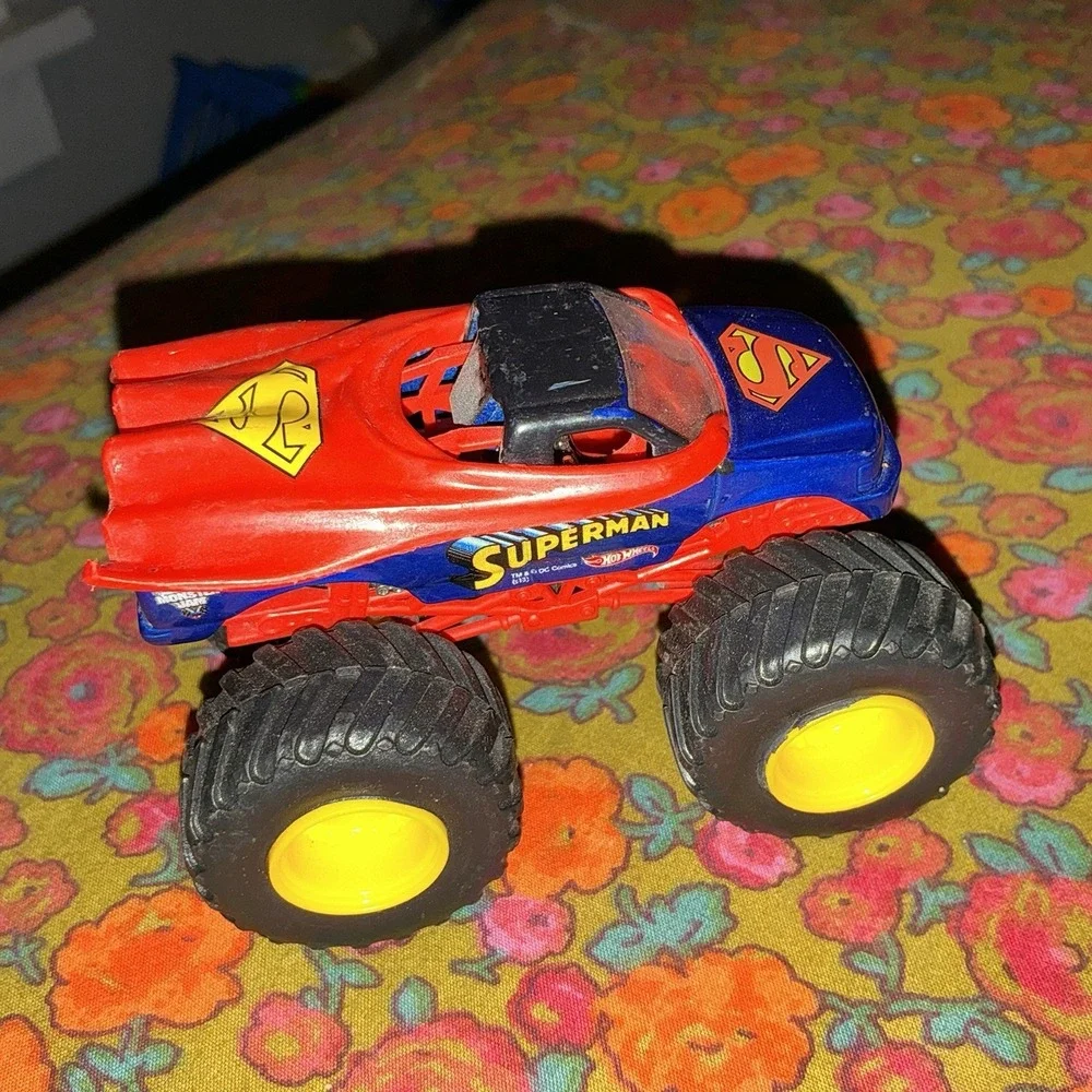 Hot Wheels Monster Jam Truck Die Cast Superman Theme Toy Car Figure Cape