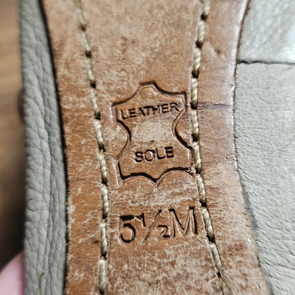 Tory Burch ballet logo tory