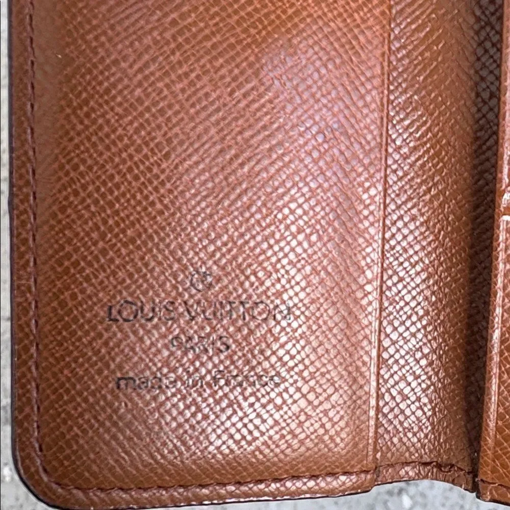 Louis Vuitton please look