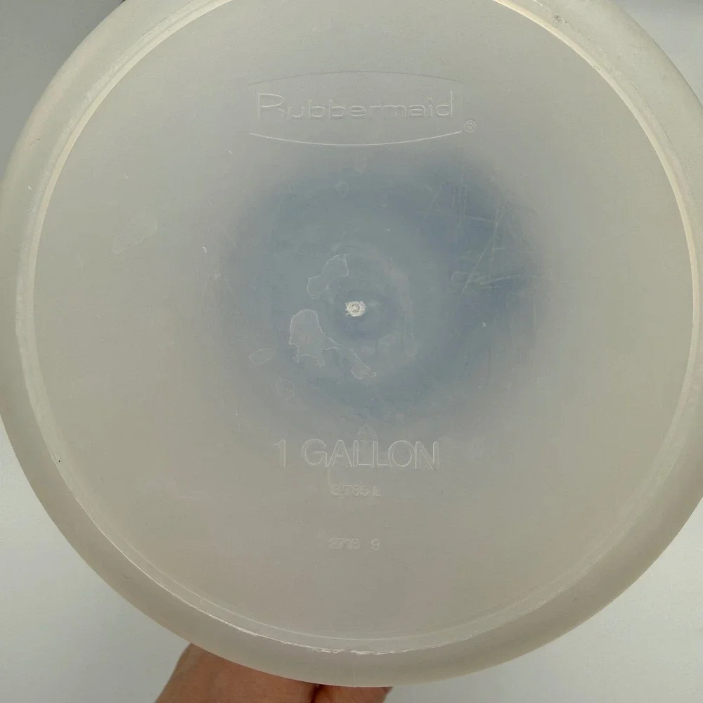 Rubbermaid gallon plastic