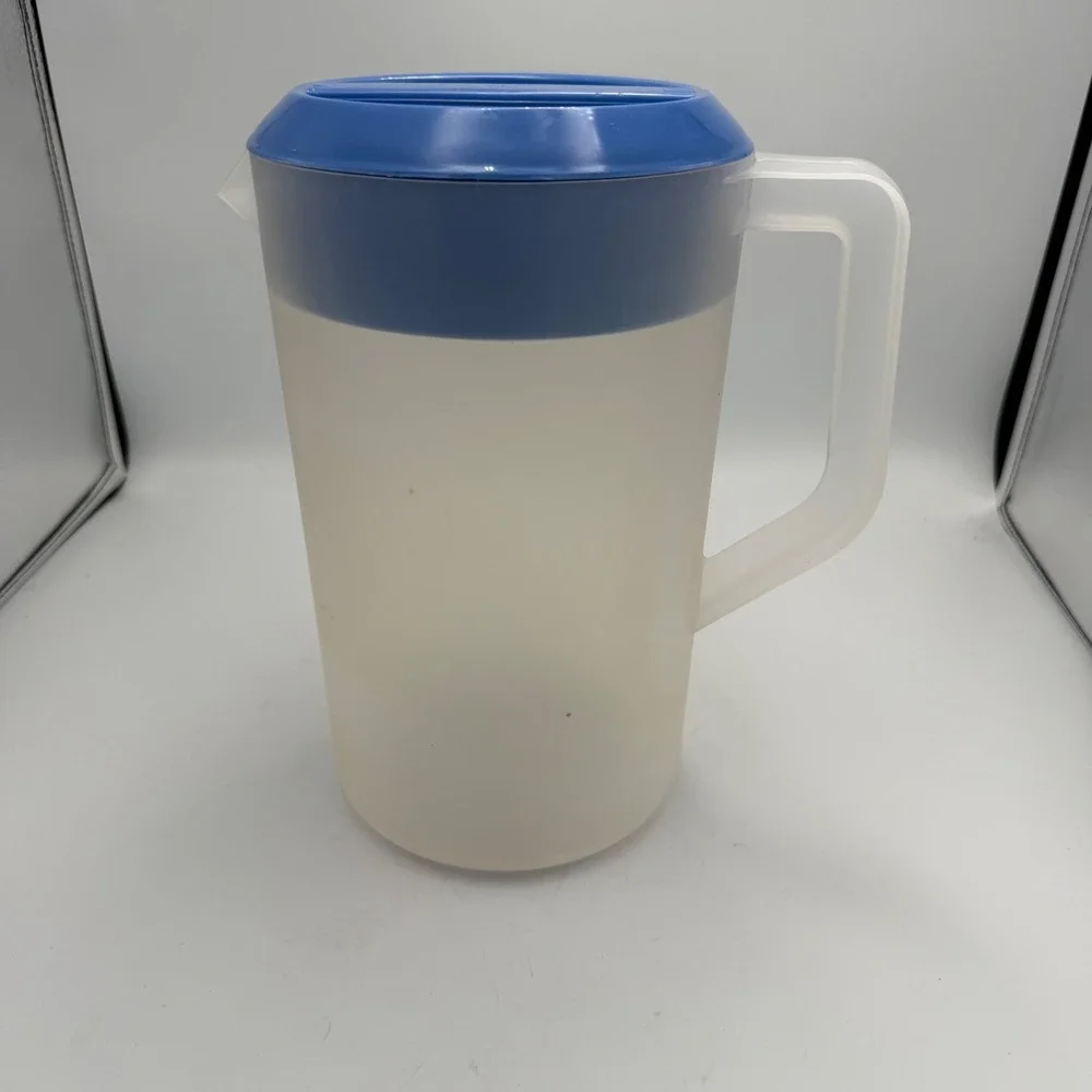 Rubbermaid gallon plastic