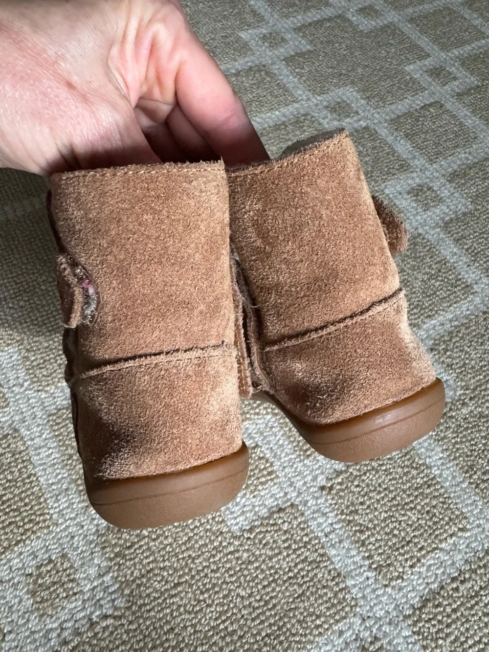UGG keep little