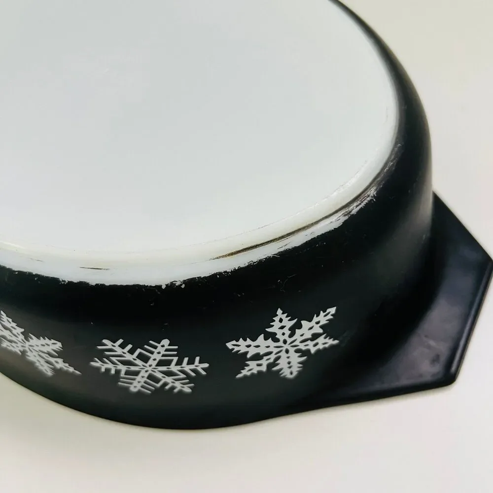 Pyrex snowflakes casserole