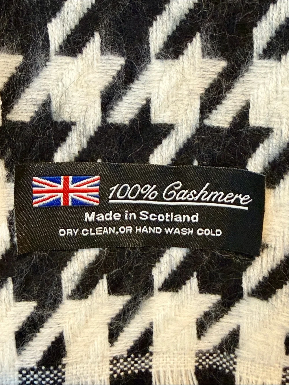 Made in Scotland 100% Cashmere Houndstooth Scarf Black White Blue 70”x12” Fringe