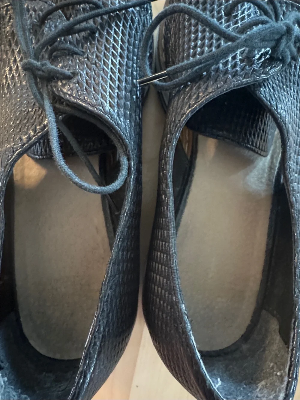 Wellfeet black textured