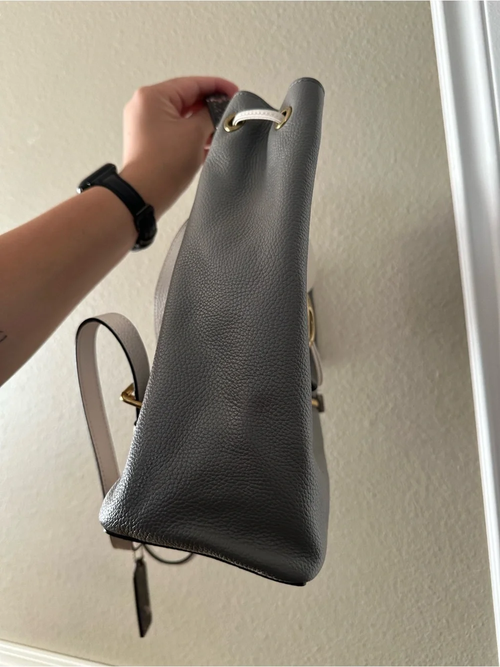 Coach polished pebble