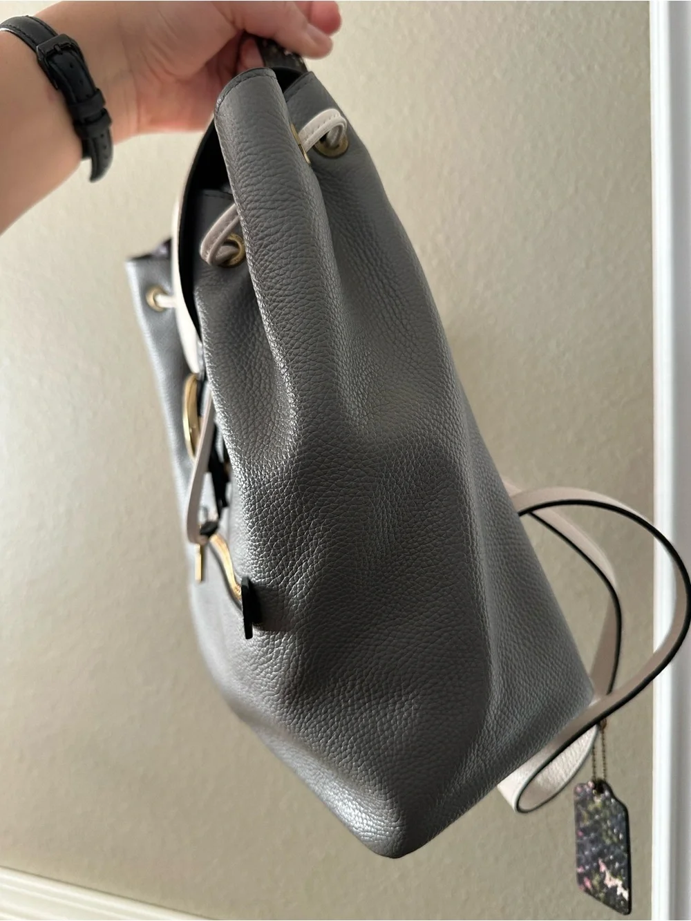 Coach polished pebble