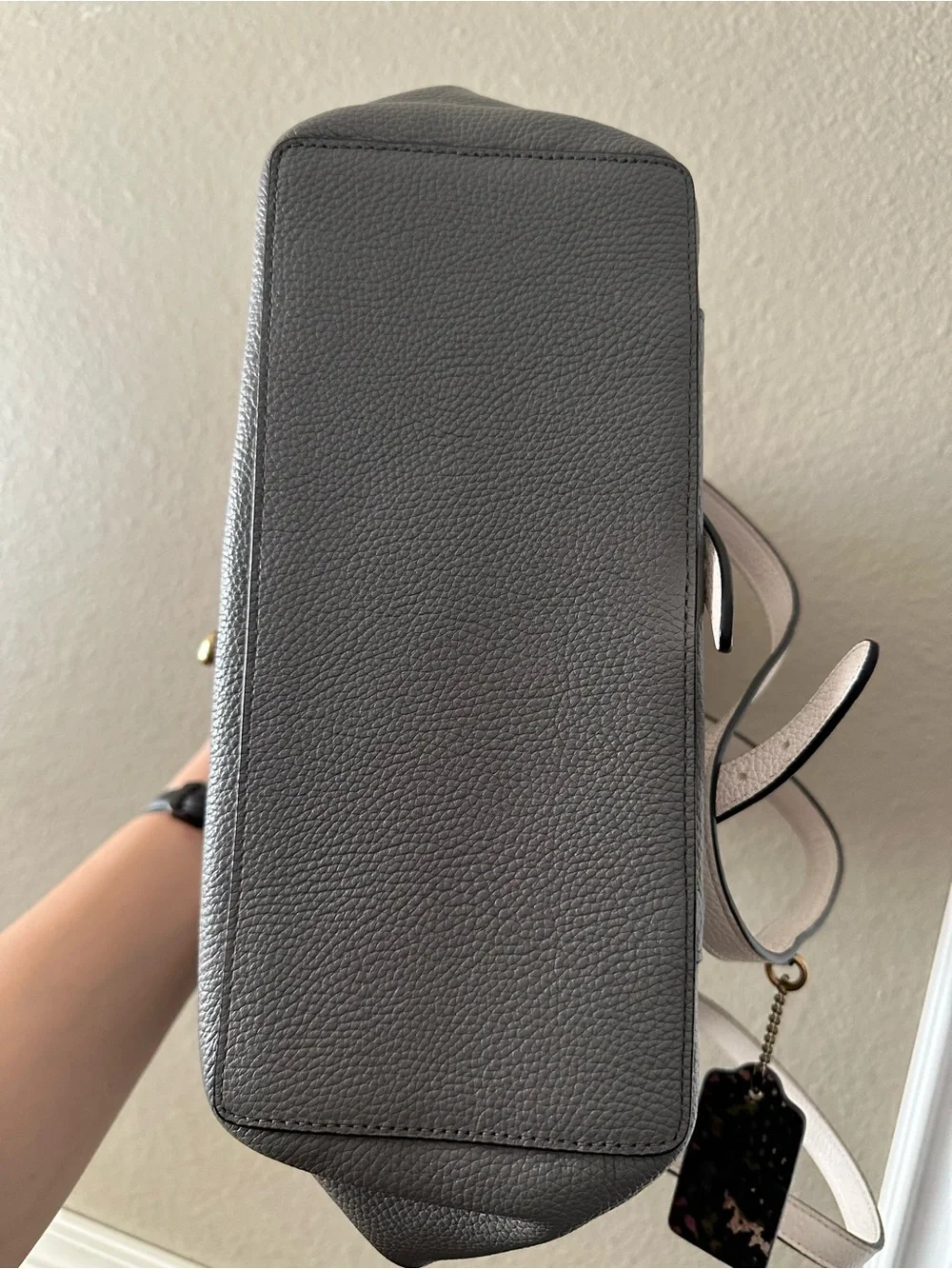 Coach polished pebble