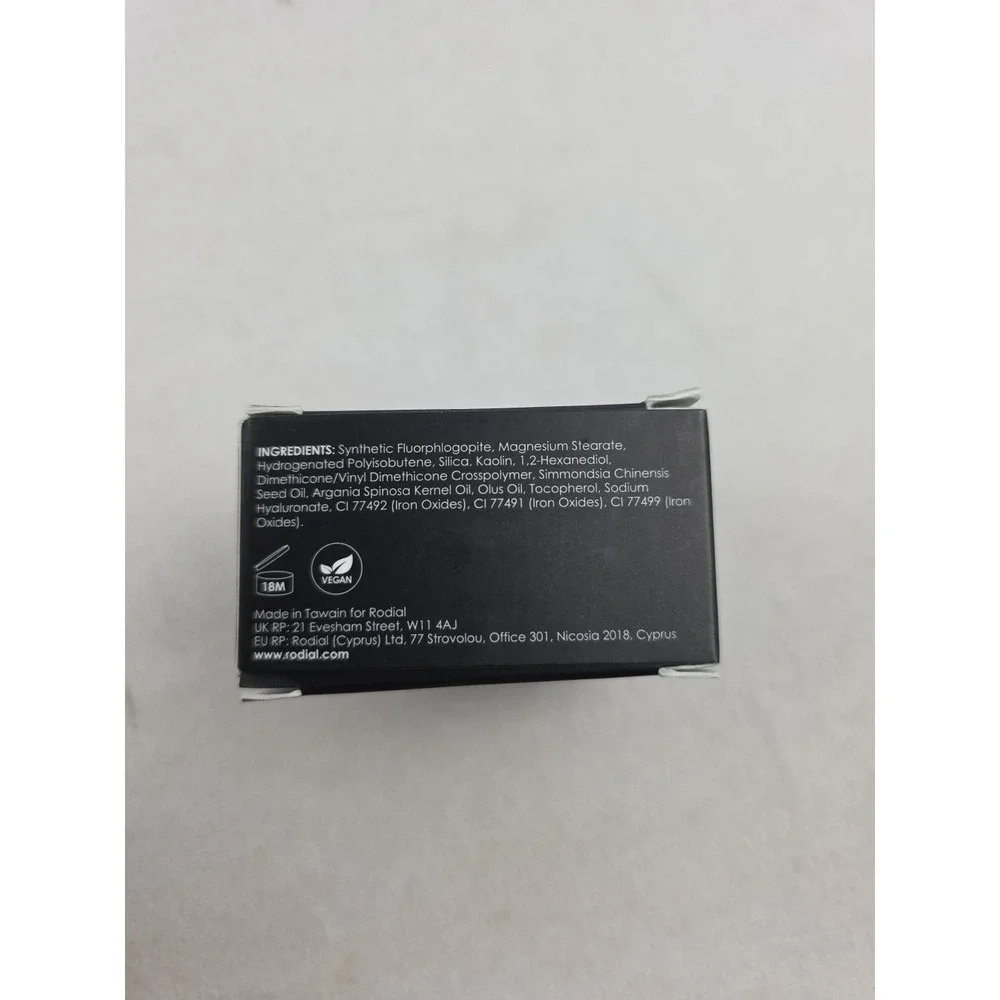 Rodial glass powder