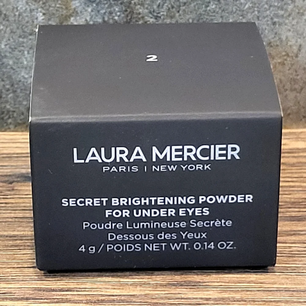 Laura Mercier Brightening Under Eye Powder 2