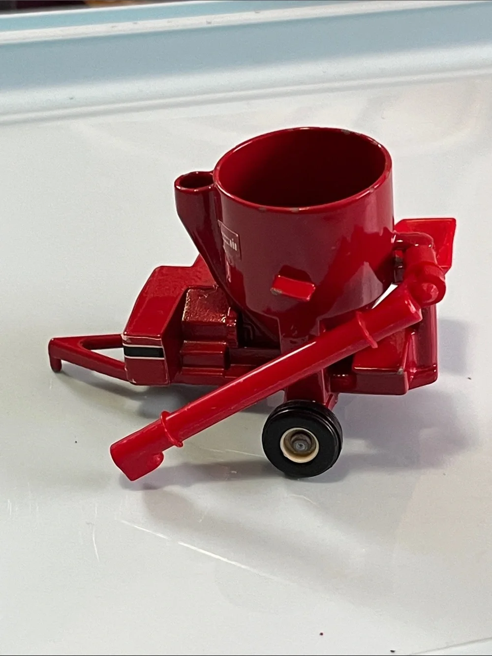 Case Internacional branded red