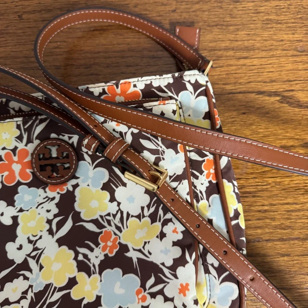 Tory Burch brand fast logo