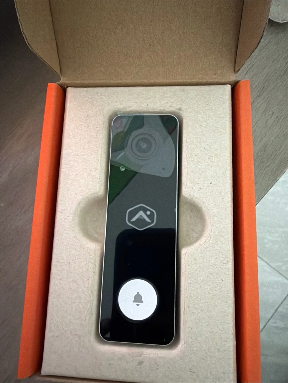 VDB750 Video Doorbell - White/Black