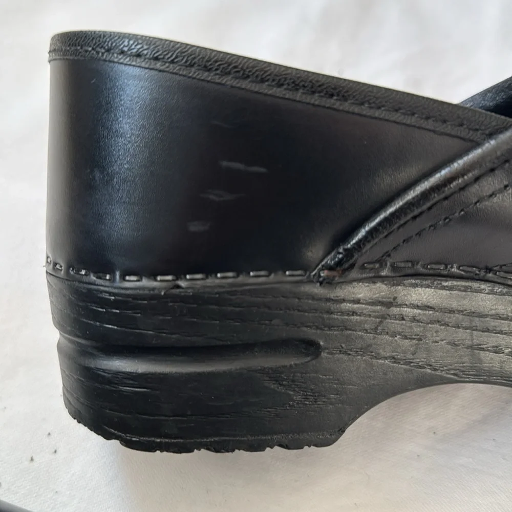 Dansko 43 black perceptible