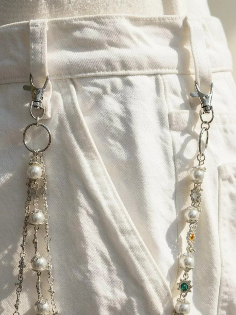 Y2k 2000s style silver chain belt with faux pearls and cross pendant