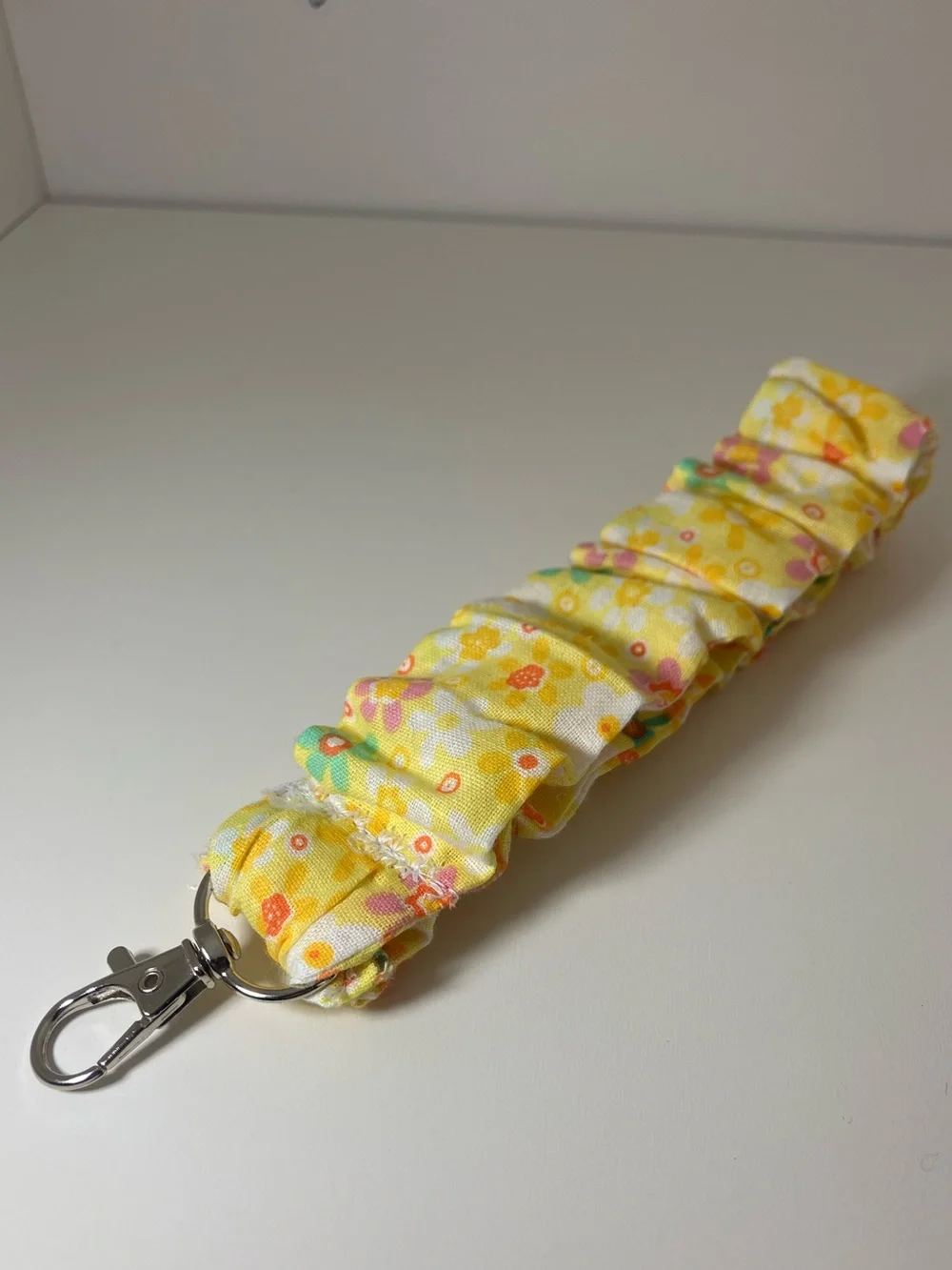 Daisymaeshop floral scrunchie wristlet. Handmade by me. In retro floral