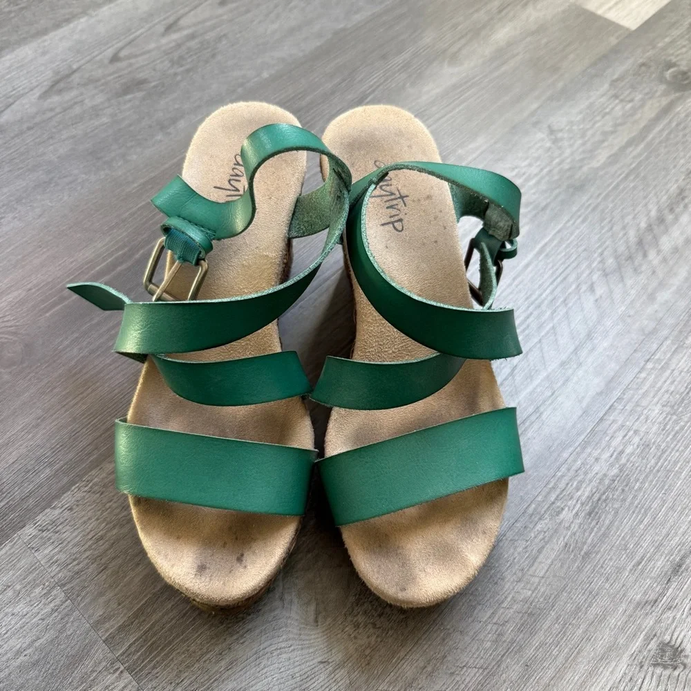 Daytrip moonstone wedge