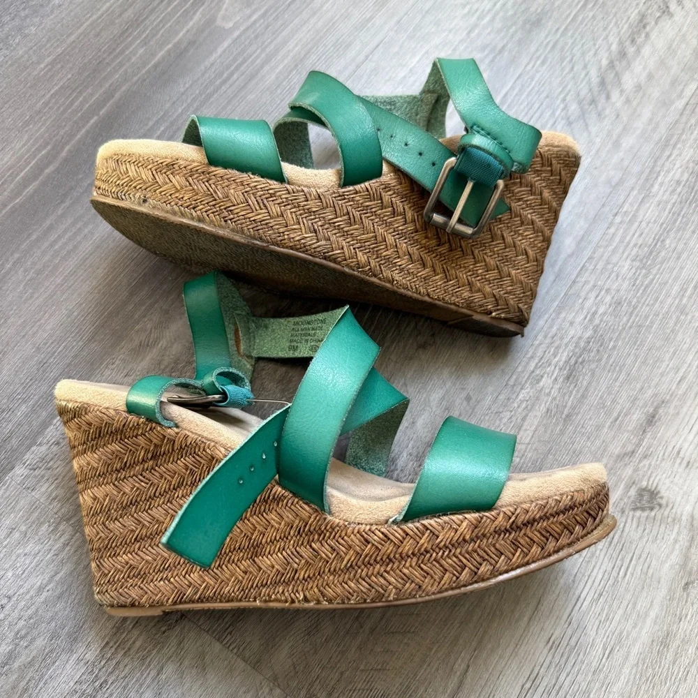 Daytrip moonstone wedge
