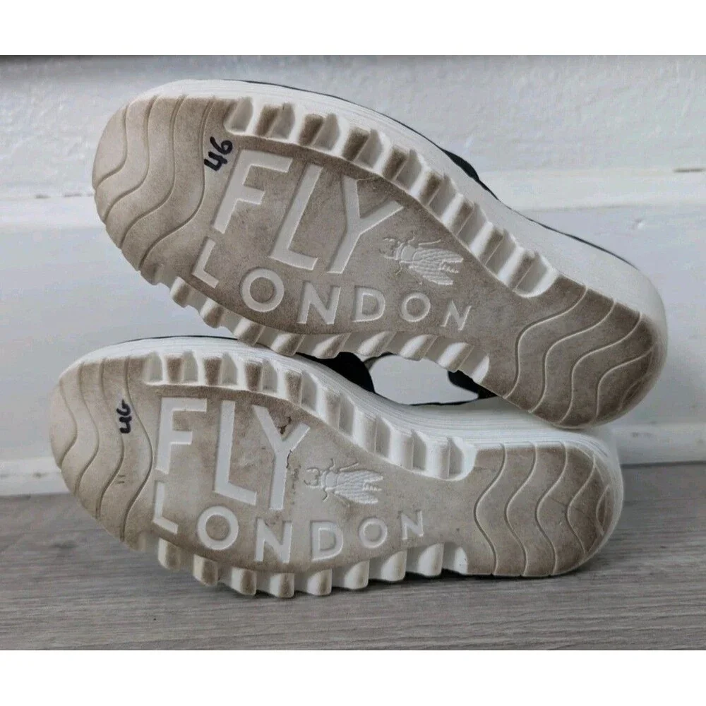 Fly London as pictures smoke