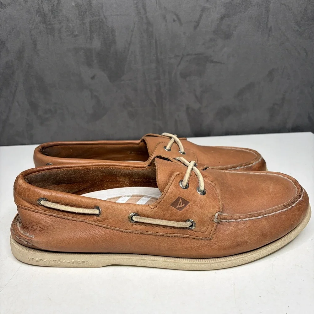 Sperry brand top