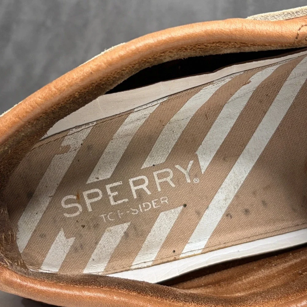Sperry brand top
