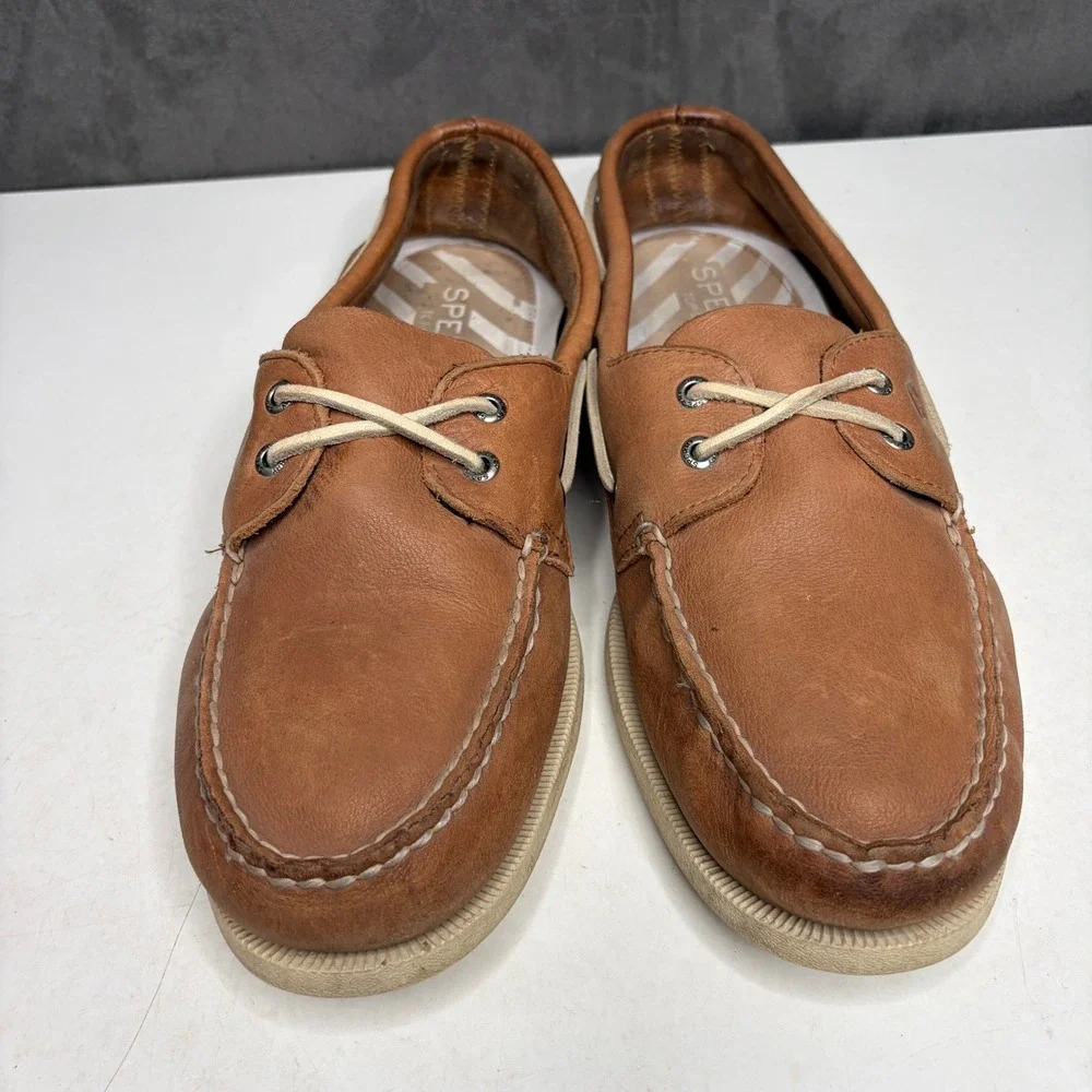 Sperry brand top