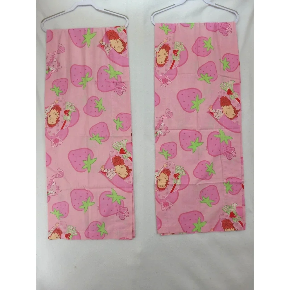 Y2K Vintage 2003 Strawberry Shortcake Window Valance 82