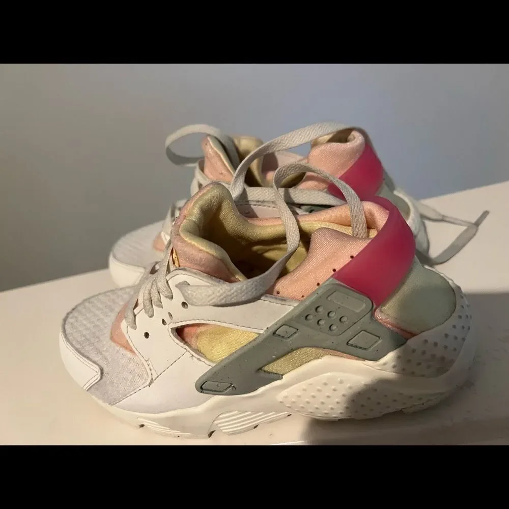 BIG KIDS' NIKE HUARACHE RUN CASUAL SHOES 3.5