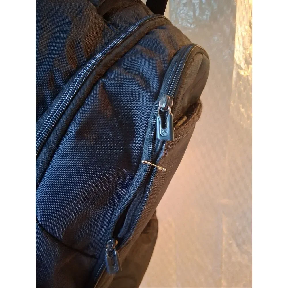 Samsonite padded versatile zipper