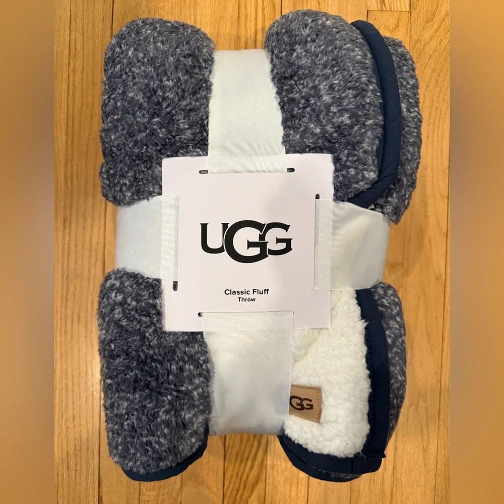 UGG classic puff throw 50x70‎ NWT