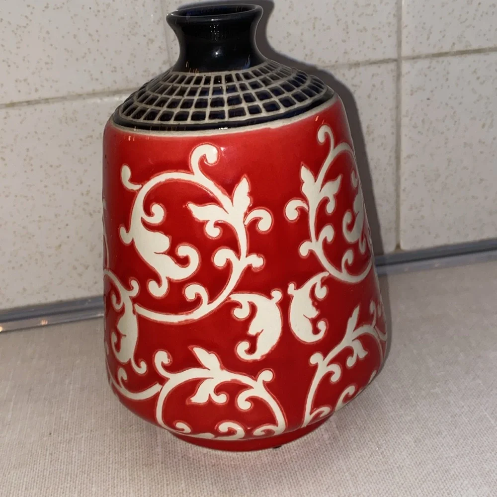 Pier 1 Imports Oriental Boho style Bud‎ Vase red black white