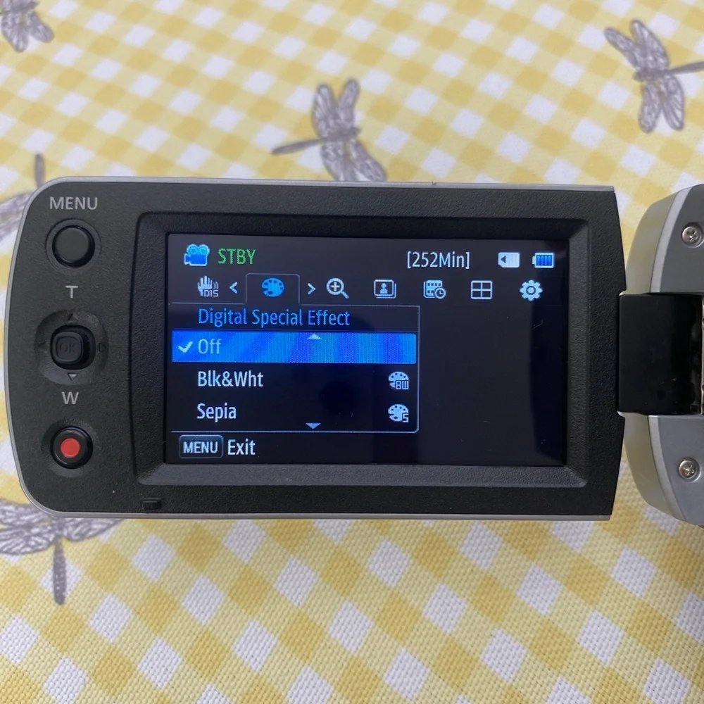 Samsung White 52x Zoom High Definition Handheld Camera/Camcorder HMX-F90